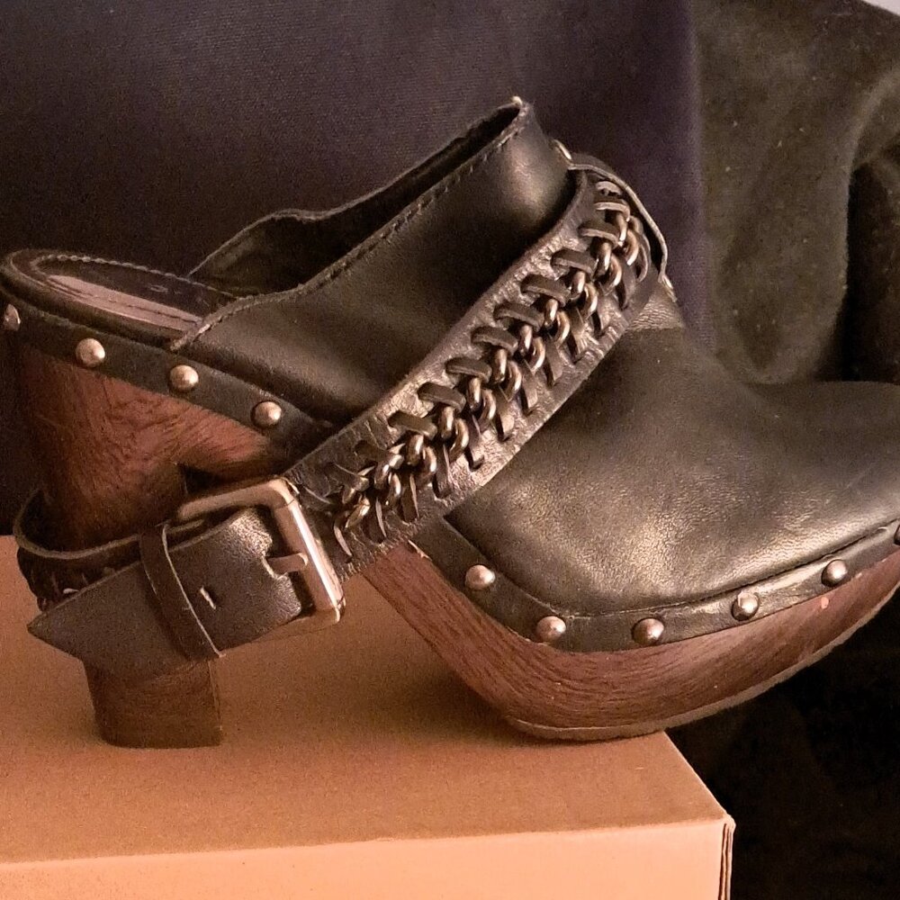 Gianni Bini Black  Leather Heels